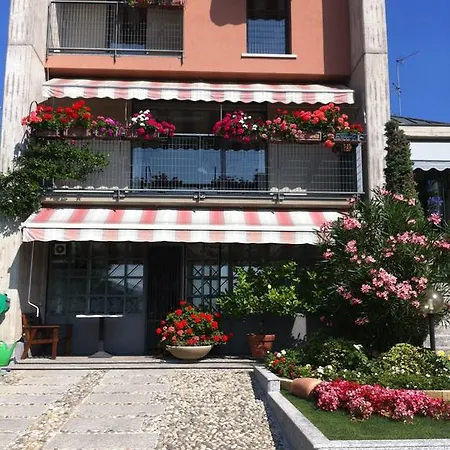 A Casa Di Giorgio Oda ve Kahvaltı Erba